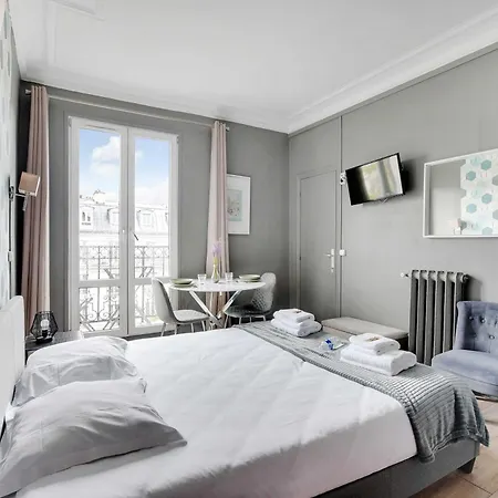 Bright With Balcony Near Gare De L'est *