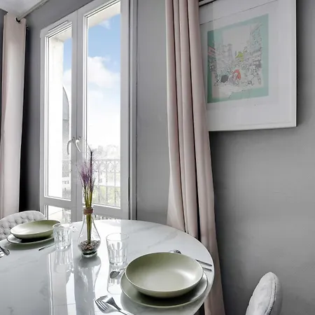 Апартаменты Bright With Balcony Near Gare De L'est